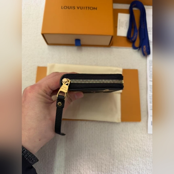 Louis Vuitton Zippy Coin Purse - Picture 4 of 16